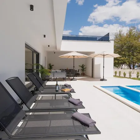 Basini 5km From The Centre Of Split,heated Pool Солин