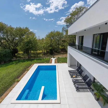 Basini 5km From The Centre Of Split,heated Pool Вилла *