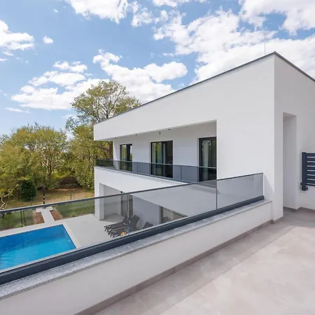 Basini 5km From The Centre Of Split,heated Pool * Солин