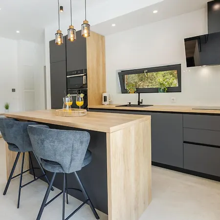 Basini 5km From The Centre Of Split,heated Pool * Солин