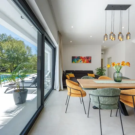 Вилла Basini 5km From The Centre Of Split,heated Pool