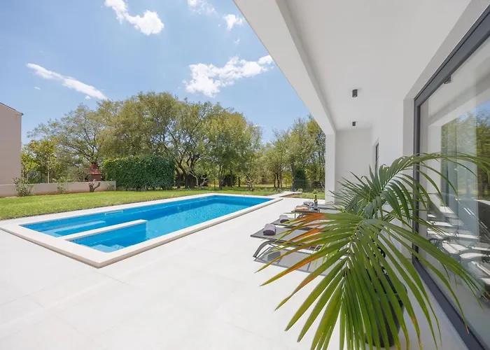 Basini 5km From The Centre Of Split,heated Pool Villa Solin