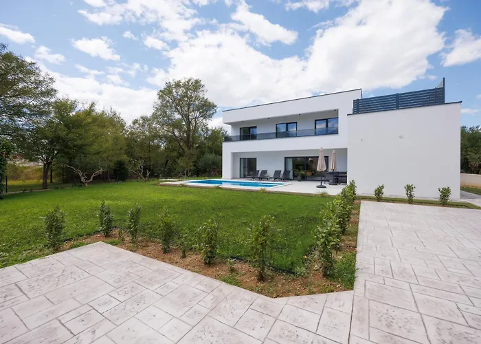 Basini 5km From The Centre Of Split,heated Pool Villa Solin