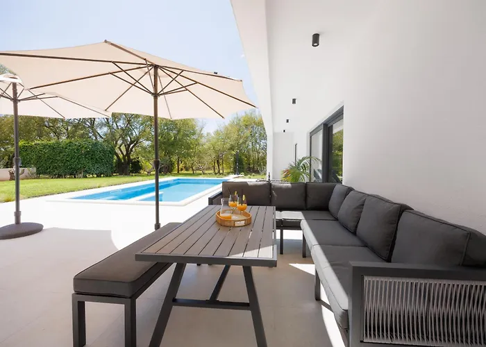 Basini 5km From The Centre Of Split,heated Pool Solin
