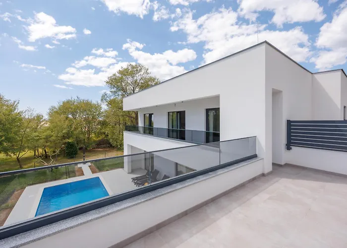 Basini 5km From The Centre Of Split,heated Pool * Solin