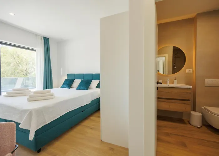 Villa Basini 5km From The Centre Of Split,heated Pool *