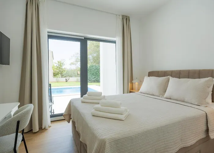 Villa Basini 5km From The Centre Of Split,heated Pool *