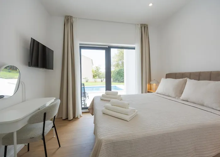 Basini 5km From The Centre Of Split,heated Pool * Solin