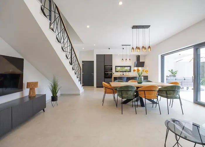 Villa Basini 5km From The Centre Of Split,heated Pool *