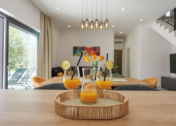 Basini 5km From The Centre Of Split,heated Pool * Solin