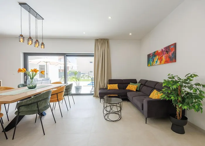 Basini 5km From The Centre Of Split,heated Pool *