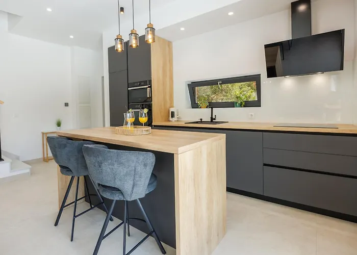 Basini 5km From The Centre Of Split,heated Pool * Solin