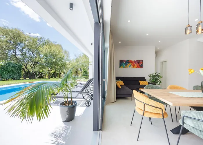 Basini 5km From The Centre Of Split,heated Pool Villa *
