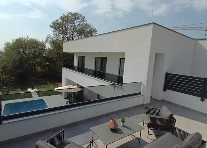 Villa Basini 5km From The Centre Of Split,heated Pool Solin