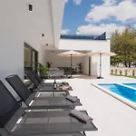 Basini 5km From The Centre Of Split,heated Pool ソリン