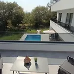 Basini 5km From The Centre Of Split,heated Pool ヴィラ *