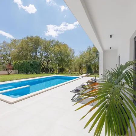 Basini 5km From The Centre Of Split,heated Pool Villa Solin