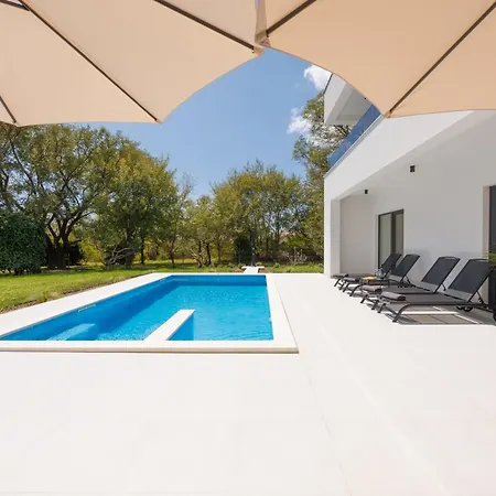 Basini 5km From The Centre Of Split,heated Pool Villa Solin
