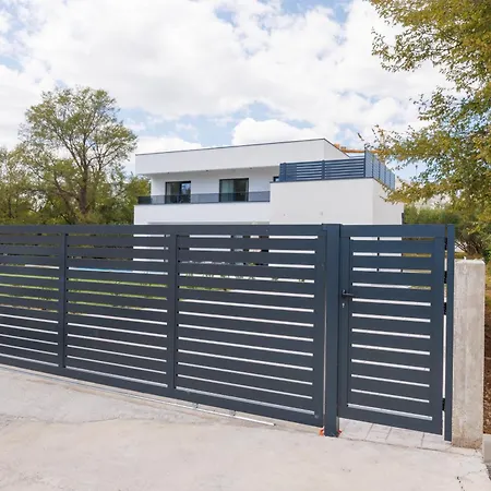 Basini 5km From The Centre Of Split,heated Pool *