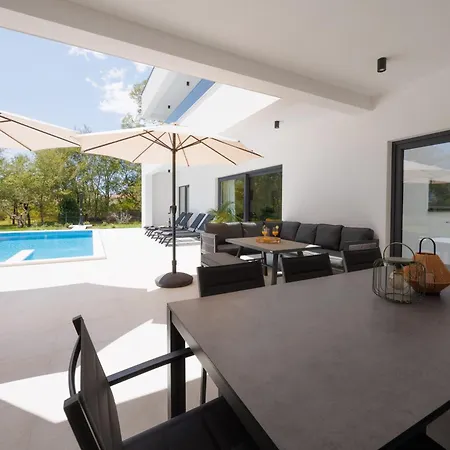 Villa Basini 5km From The Centre Of Split,heated Pool *