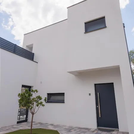 Basini 5km From The Centre Of Split,heated Pool Villa Solin