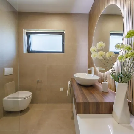 Basini 5km From The Centre Of Split,heated Pool Villa *