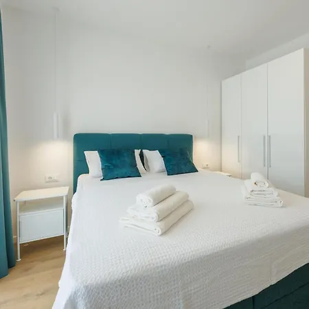 Villa Basini 5km From The Centre Of Split,heated Pool