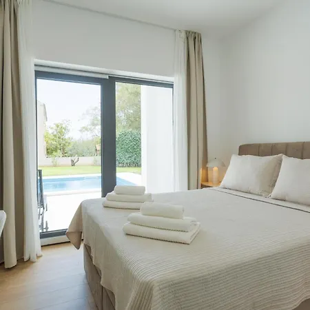 Villa Basini 5km From The Centre Of Split,heated Pool *