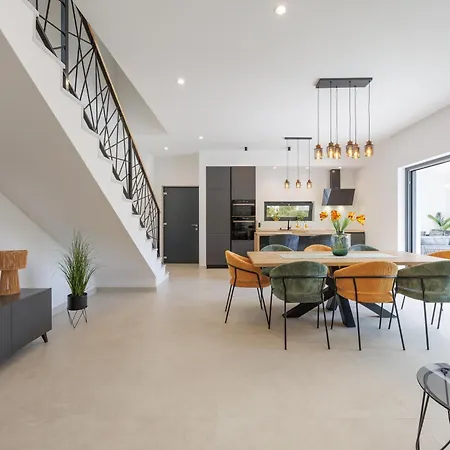 Villa Basini 5km From The Centre Of Split,heated Pool *