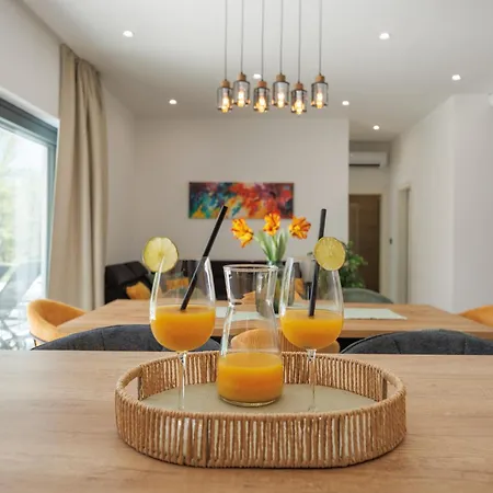 Basini 5km From The Centre Of Split,heated Pool * ソリン