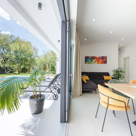 Basini 5km From The Centre Of Split,heated Pool Villa *