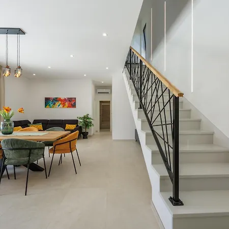 Basini 5km From The Centre Of Split,heated Pool Villa *