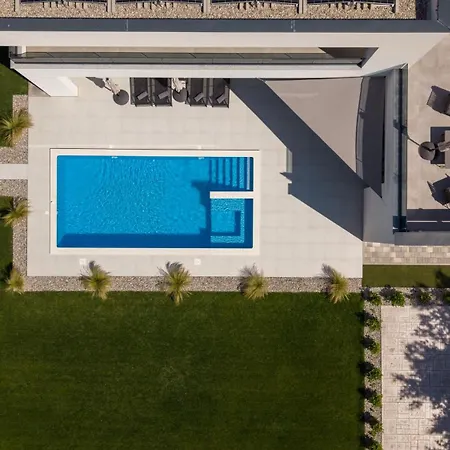 Basini 5km From The Centre Of Split,heated Pool