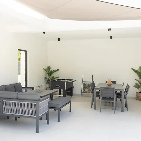 Basini 5km From The Centre Of Split,heated Pool