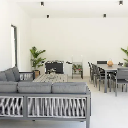 Basini 5km From The Centre Of Split,heated Pool
