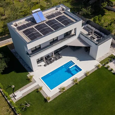 Basini 5km From The Centre Of Split,heated Pool Villa *