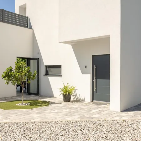 Basini 5km From The Centre Of Split,heated Pool Villa